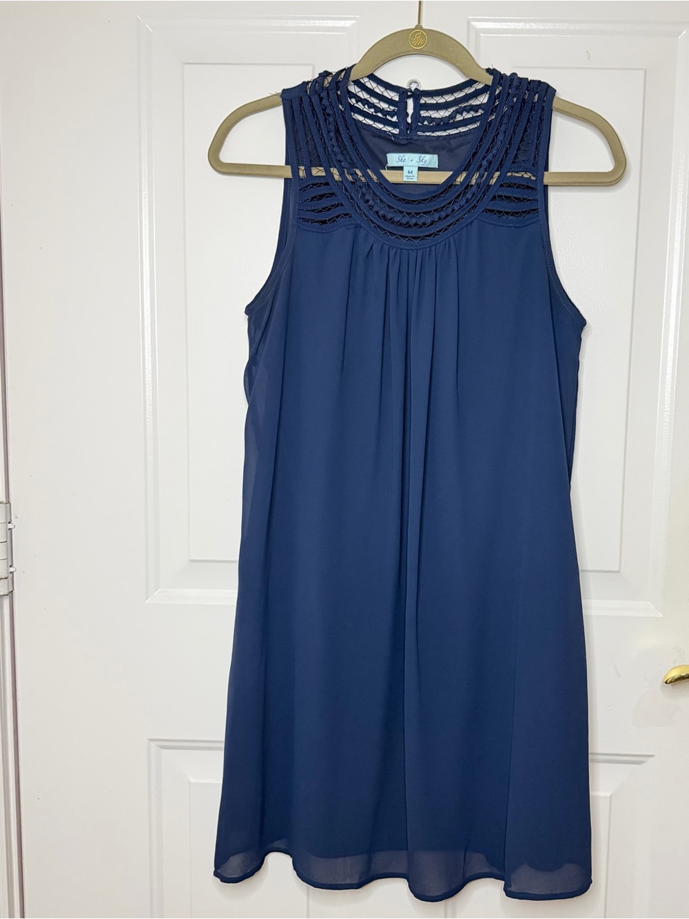Blue sleeveless party dress